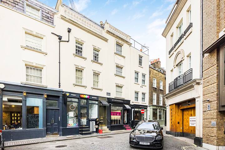 Stylish Townhouse in Mayfair gallery image 2