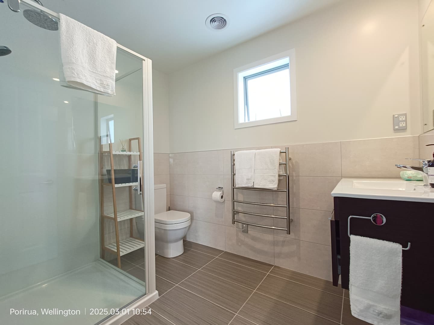 Waterview Spacious Bliss| 1br | Aotea| Porirua 5
