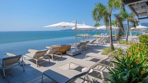 Luxury Beachfront Heaven!