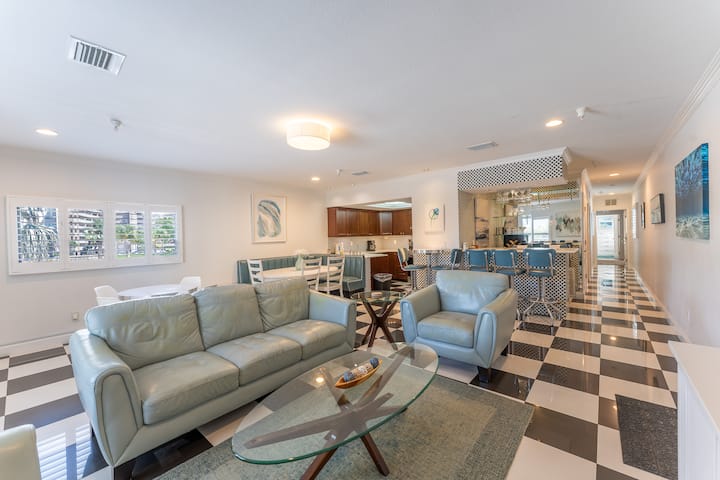 Steps To Sand | 2 King Suites+ Bunks + Pool - Indian Shores, FL