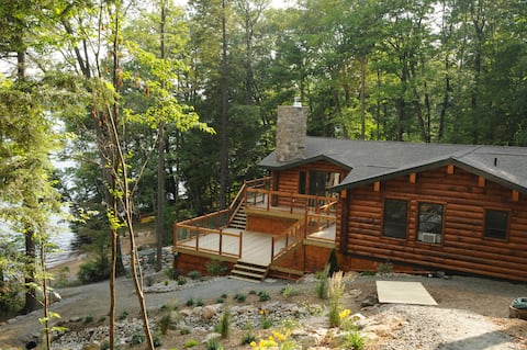 Log Home, Sauna, sand beach, boats, all day sun