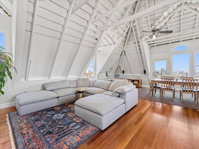 SF Victorian Penthouse – Amazing Views gallery image 3