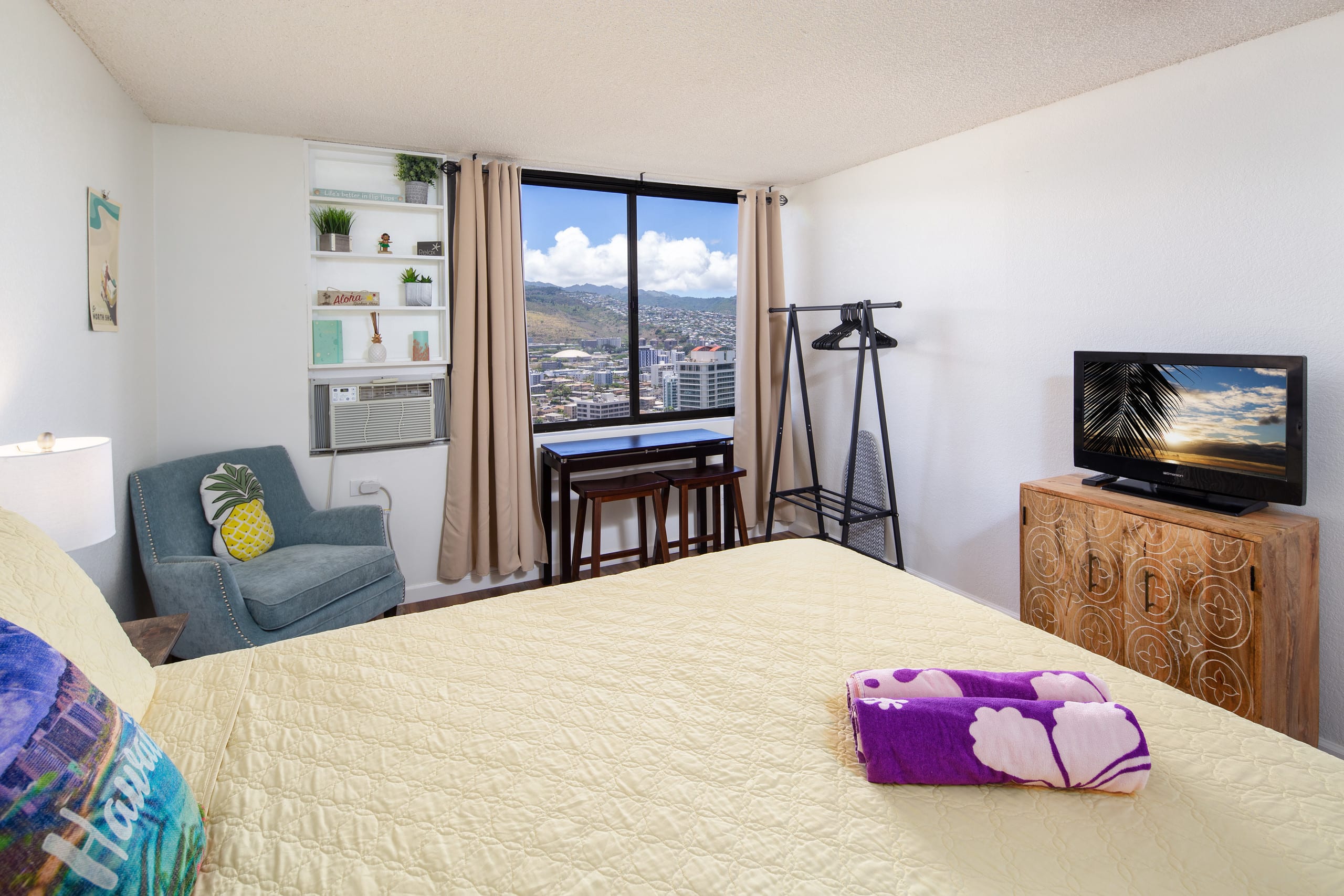 :3206B Waikiki Tropics: - Image 2