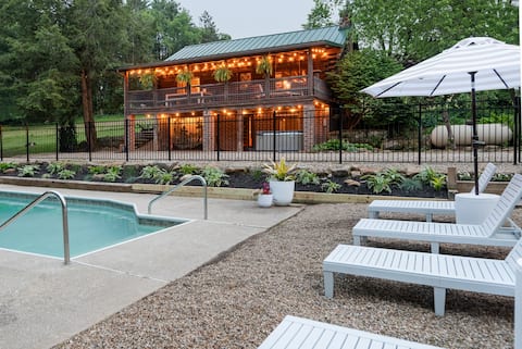 Relaxing Log Cabin | Hot Tub, Quiet, Pool, Mohican