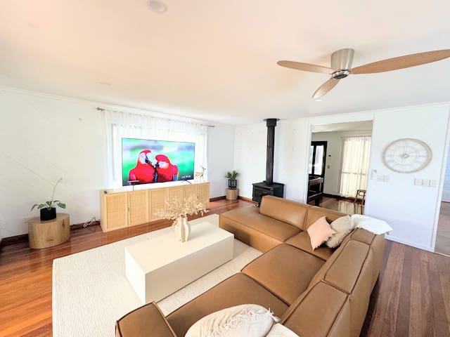 4 bed house Noosa (walk to beach)