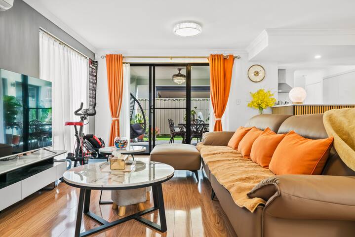 Equitice Autumn Moonlight Villa gallery image 3