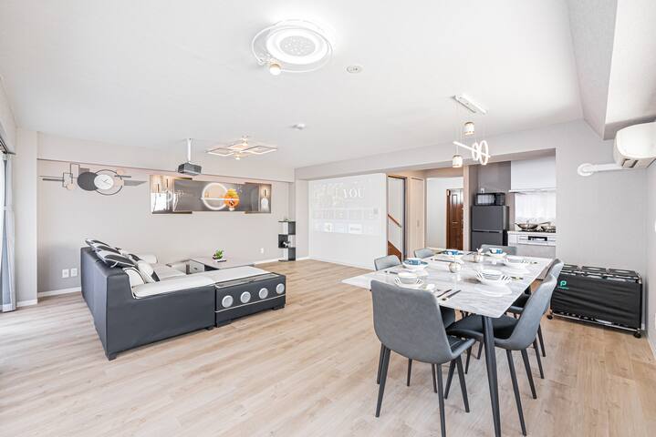 豪華な３寝室３トイレ２バスルーム！家庭シアター付、フルキッチン付！キッズルーム、ガレージ利用可！ gallery image 4