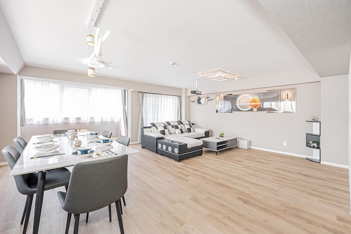 豪華な３寝室３トイレ２バスルーム！家庭シアター付、フルキッチン付！キッズルーム、ガレージ利用可！