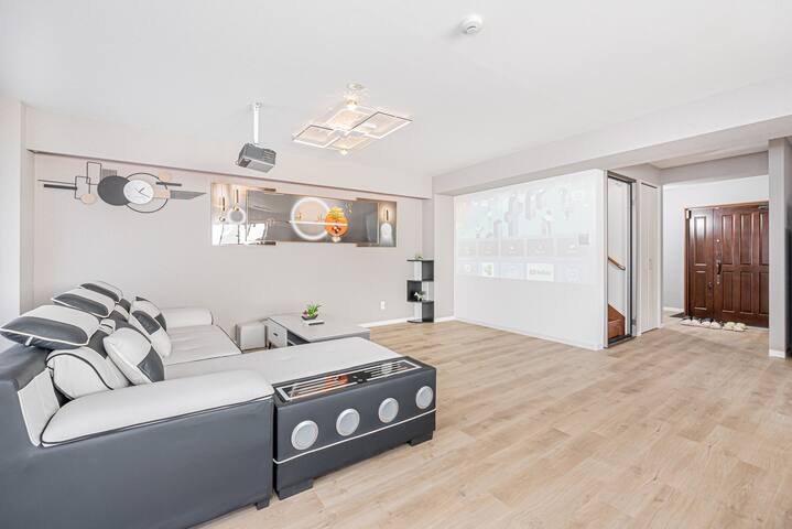 豪華な３寝室３トイレ２バスルーム！家庭シアター付、フルキッチン付！キッズルーム、ガレージ利用可！ gallery image 5