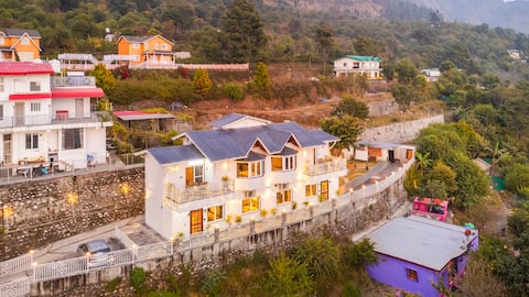 Scenic Villa with Cozy Wooden Charm - Pet Friendly