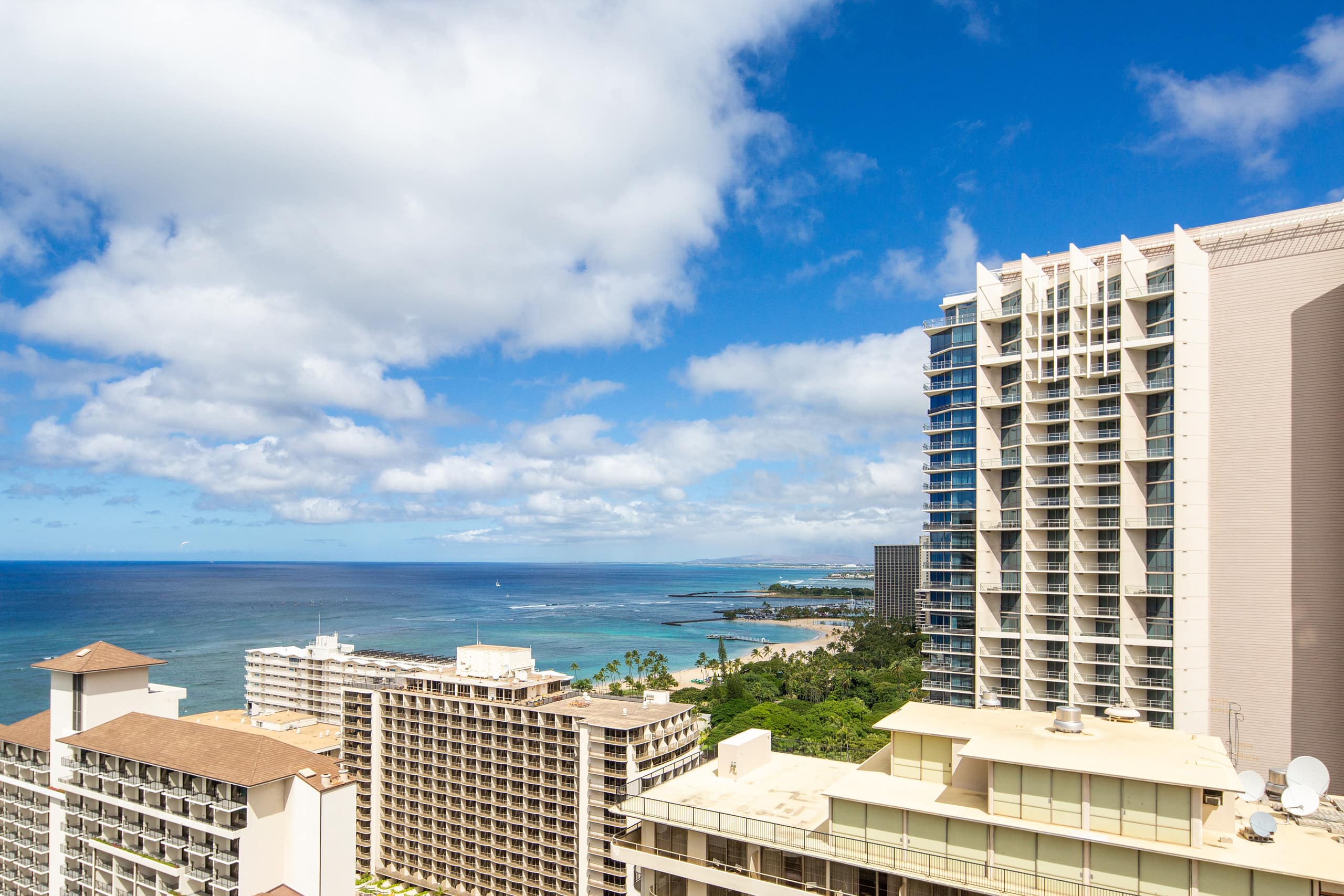 Place to stay in Honolulu · ★4.93 · 2 bedrooms · 3 beds · 2 private baths - Image 16
