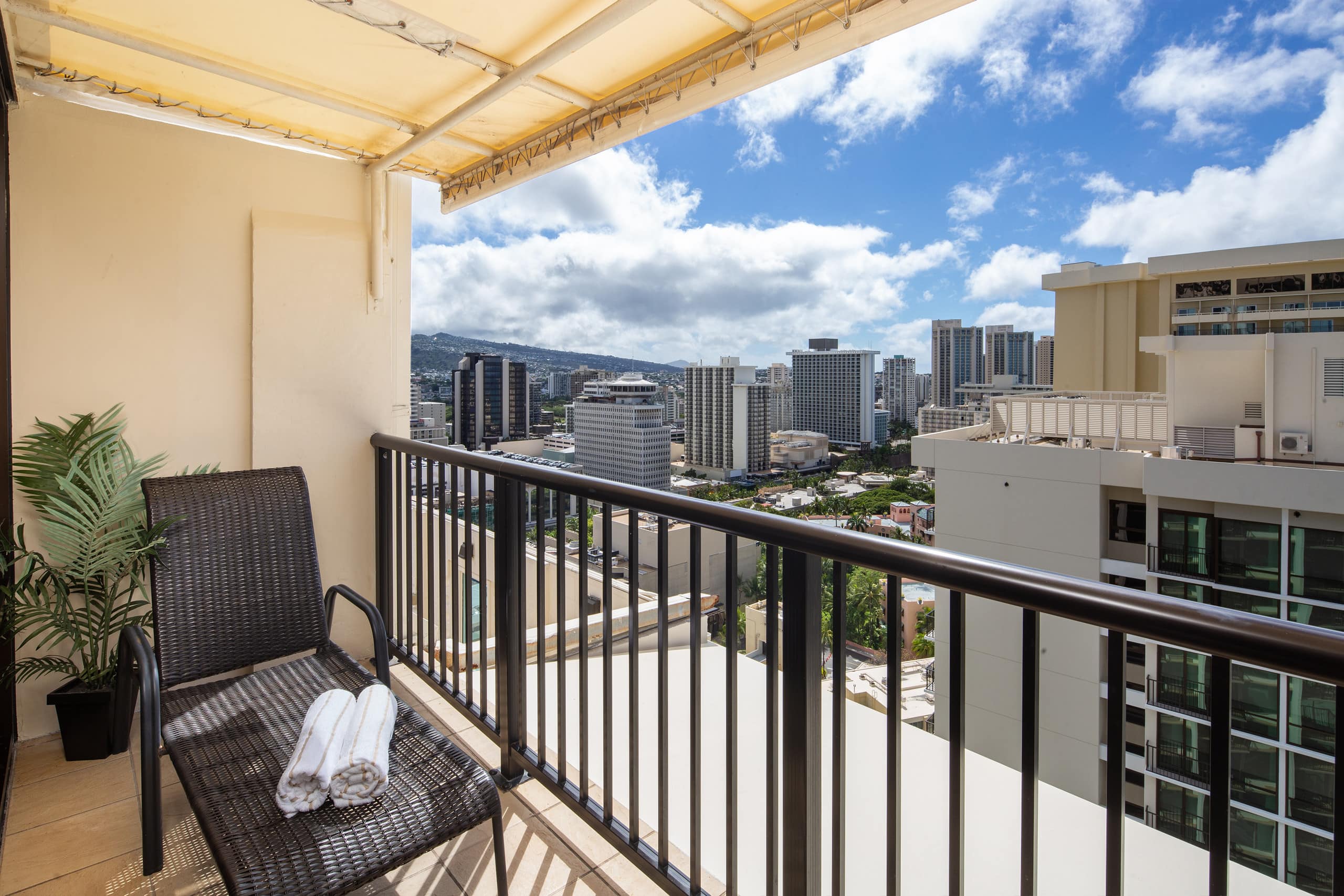 Place to stay in Honolulu · ★4.93 · 2 bedrooms · 3 beds · 2 private baths - Image 30