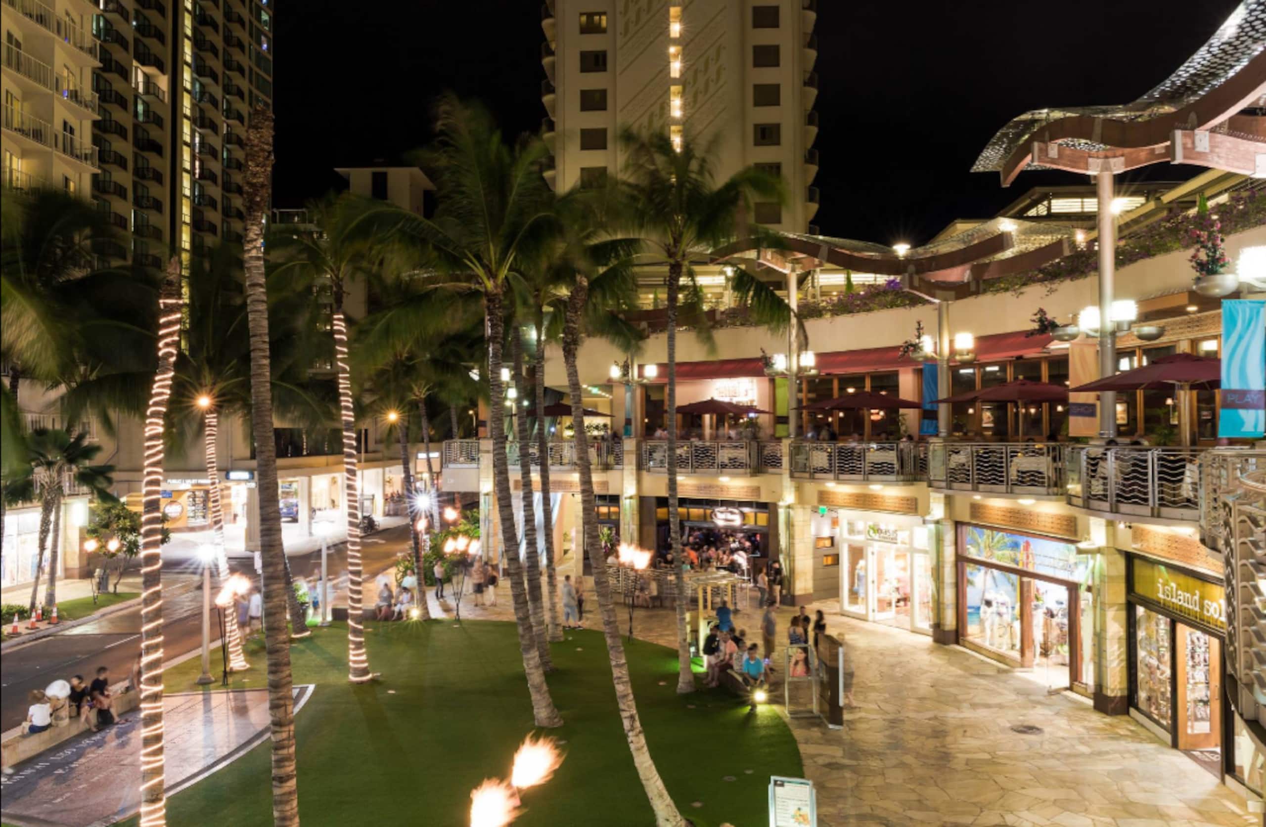 Place to stay in Honolulu · ★4.93 · 2 bedrooms · 3 beds · 2 private baths - Image 14
