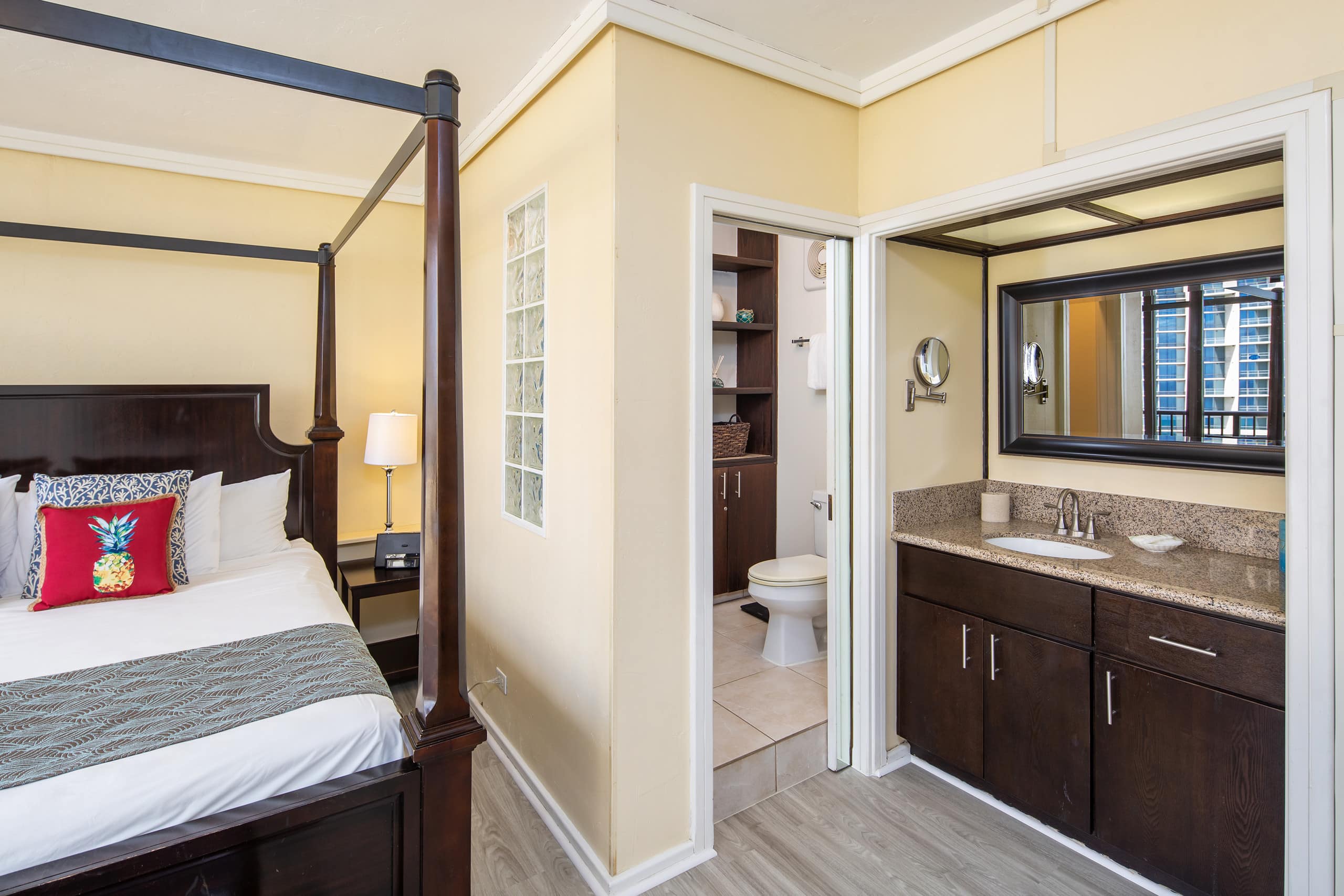 Place to stay in Honolulu · ★4.93 · 2 bedrooms · 3 beds · 2 private baths - Image 8