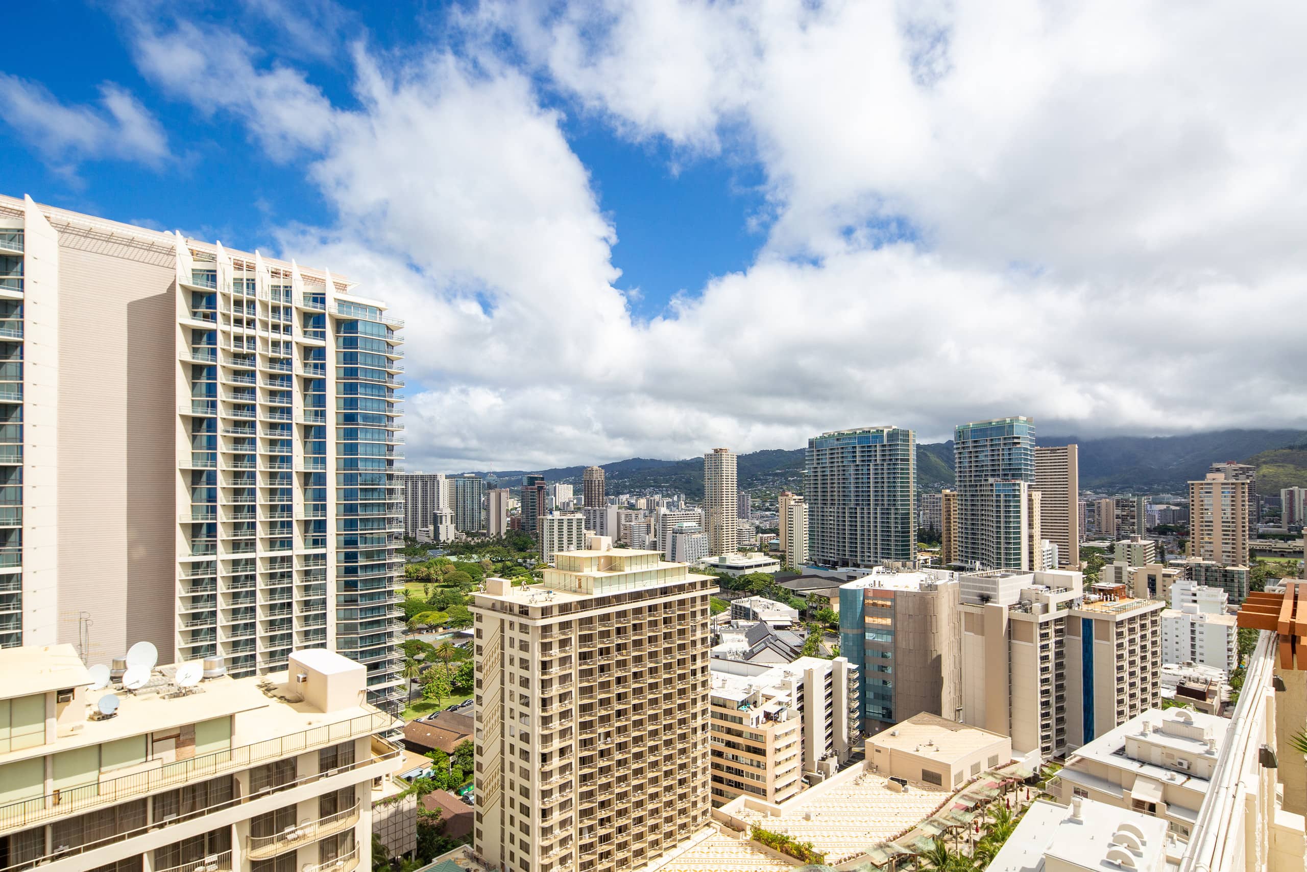 Place to stay in Honolulu · ★4.93 · 2 bedrooms · 3 beds · 2 private baths - Image 17