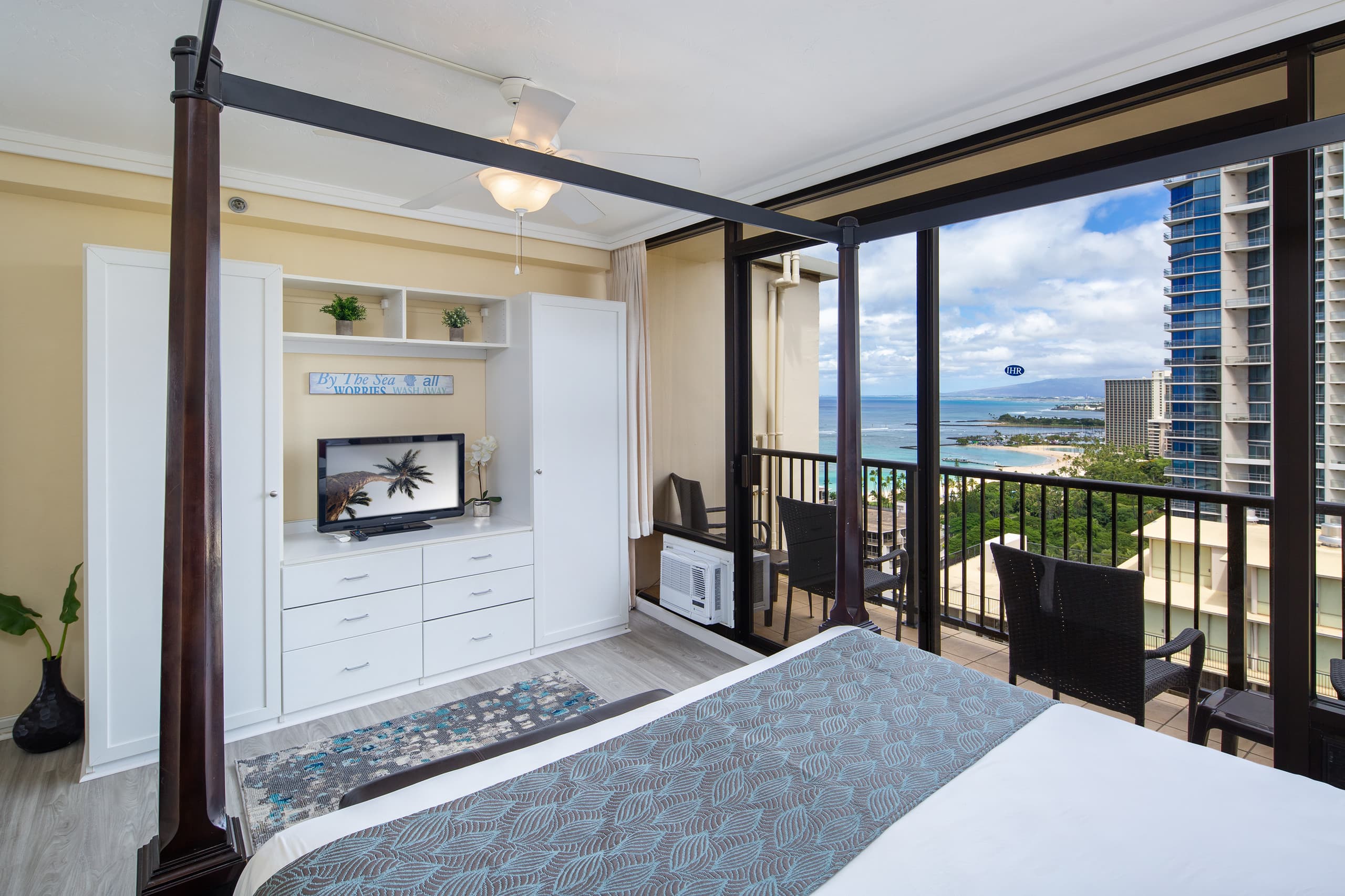 Place to stay in Honolulu · ★4.93 · 2 bedrooms · 3 beds · 2 private baths - Image 9