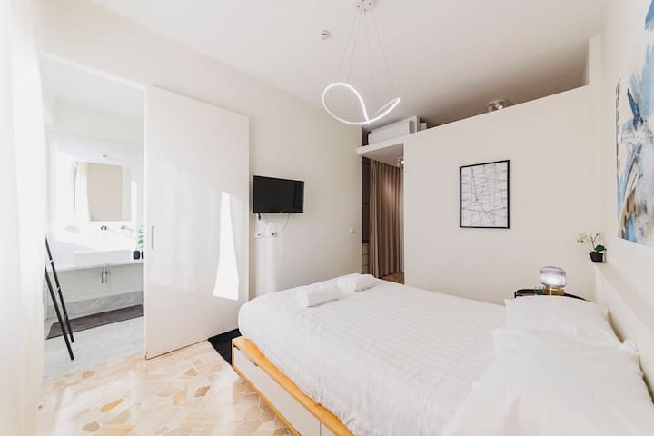 Eleganza Liberty nel centro storico, con balcone!