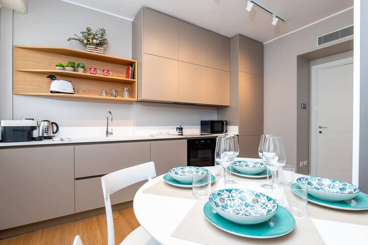 Stylish & Elegant Apt Steps from Duomo | Sleeps 4 gallery image 4