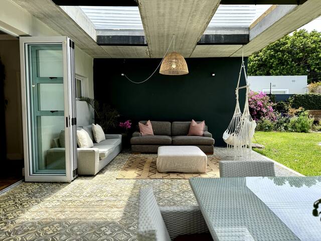 Entertainers Dream Home gallery image 3