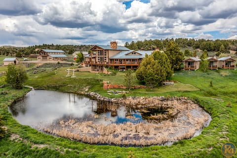 The Wildflower, Lodge+guest cabins 26 people