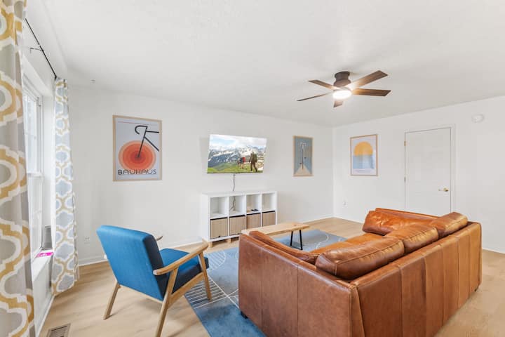 Bike Path Bungalow: Modern Stay Near Downtown - Bloomington, IN