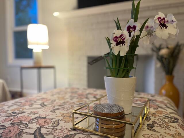 Sunny Montclair Retreat: Charming 3 Bedroom Home. gallery image 5