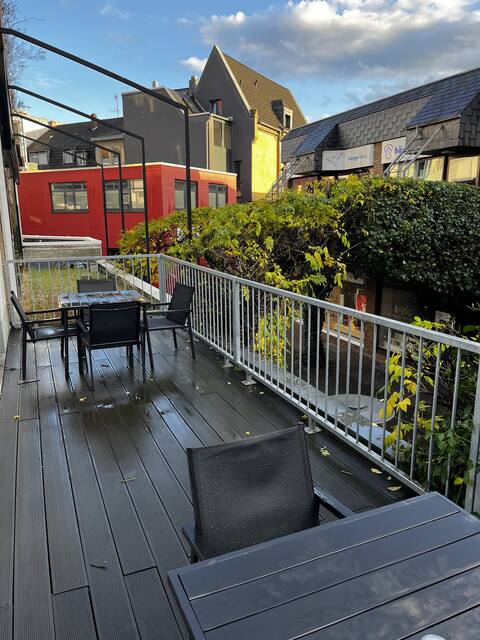 Central 4-Bedroom Apartment in Bergisch Gladbach