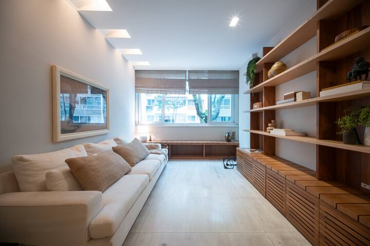 Leblon | Premium Apt Steps from the Beach gallery image 2