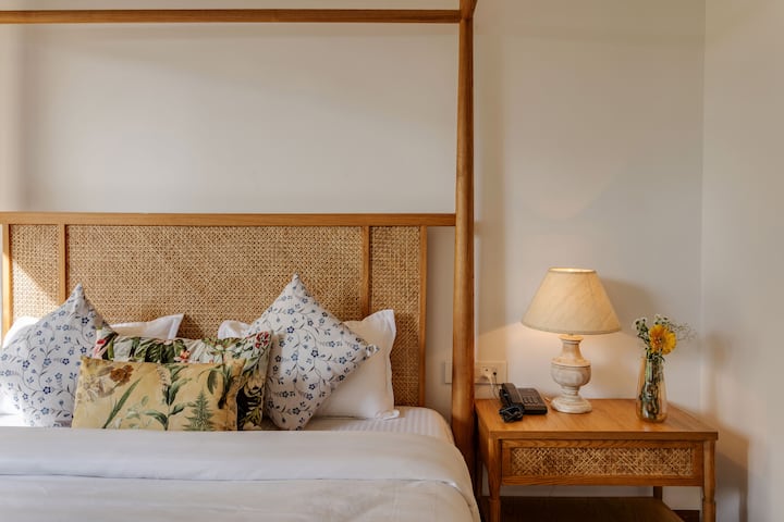 Вила № 3  · Вила Франгипани - 3 легла с фотоволтаичен басейн край Масая