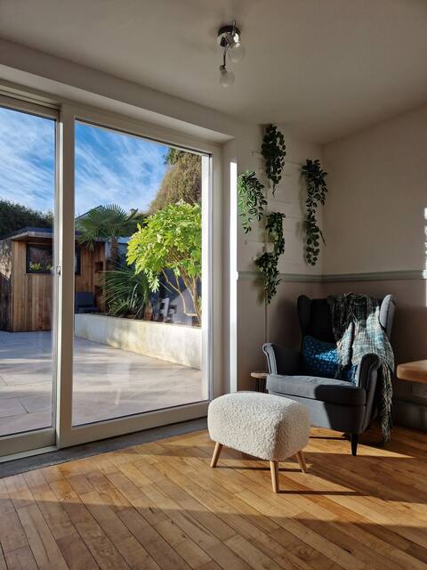 Large family home & private gardens