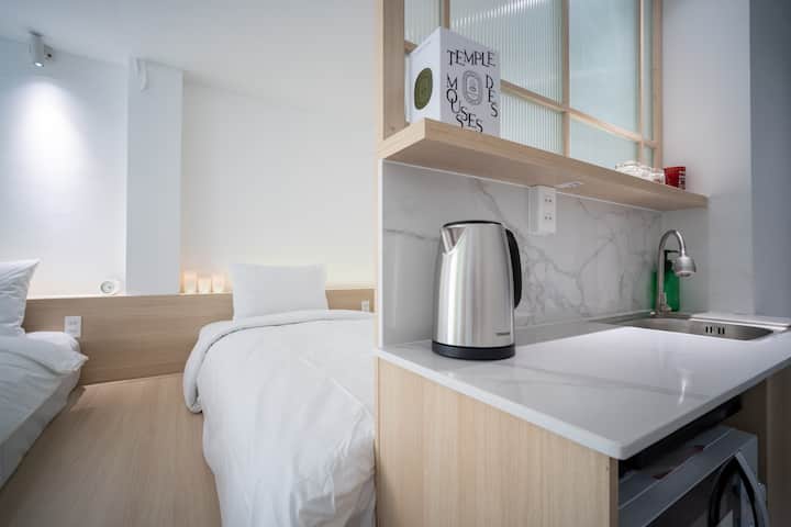 3 People Studio With Balcony In Saigon City Center - Ho Chi Minh City