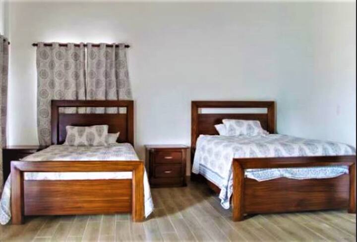 可容纳3人的第二间客房