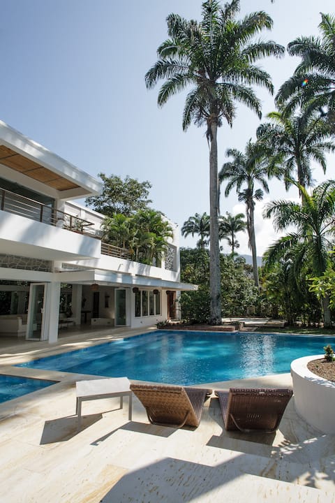 Exclusive house in Villeta