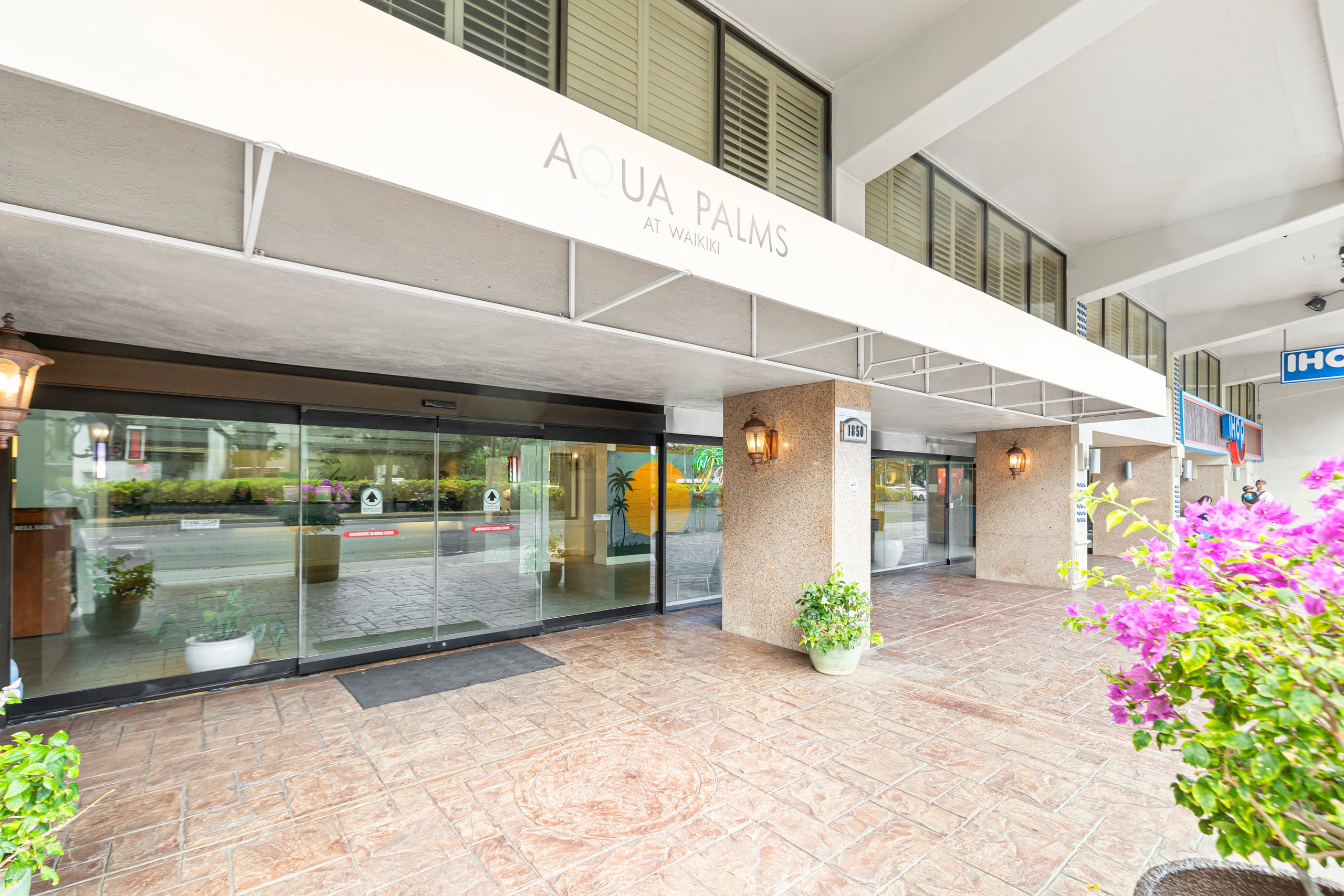 Free Parking & Great Location! Aqua Palms Waikiki - Image 22