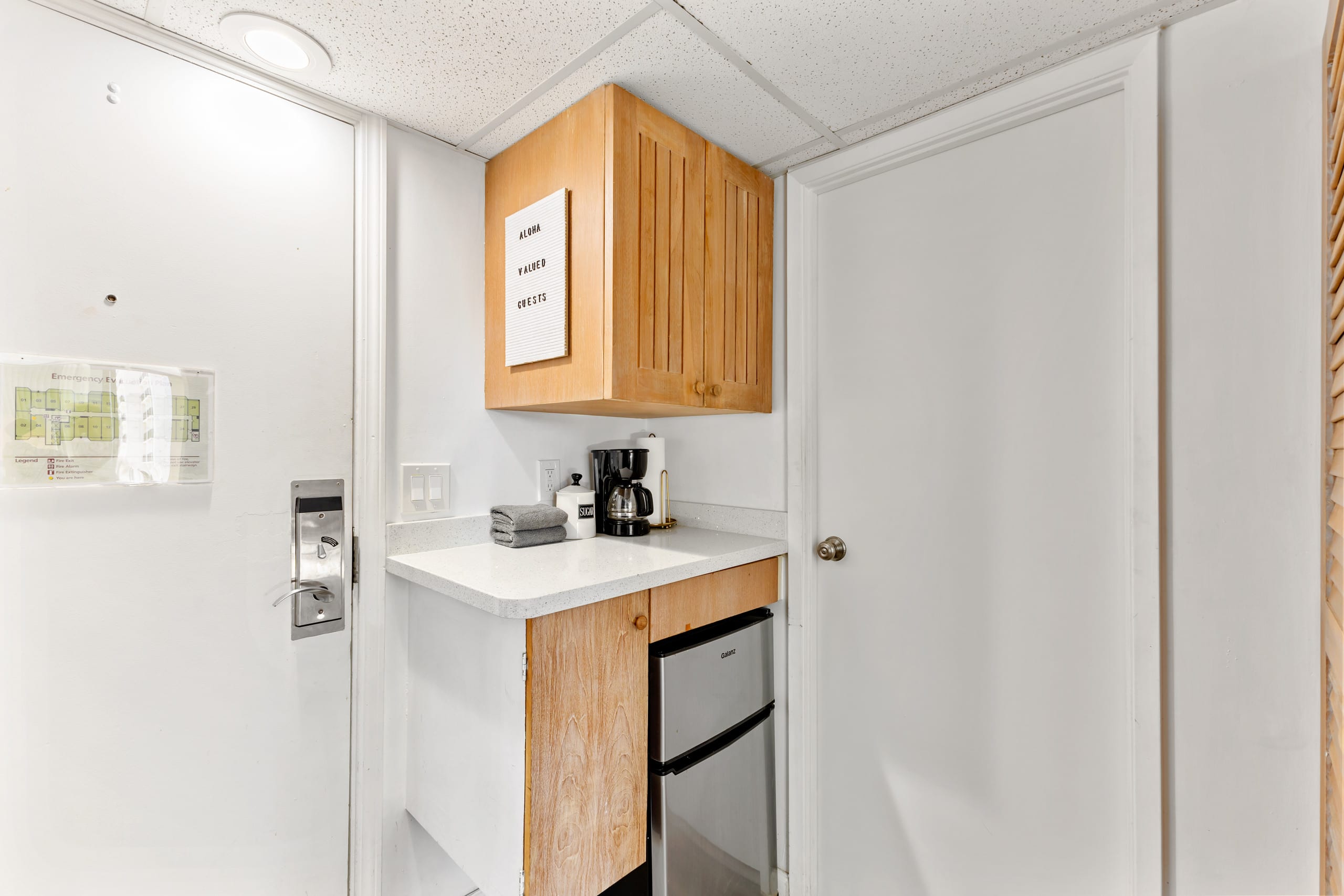 Free Parking & Great Location! Aqua Palms Waikiki - Image 4