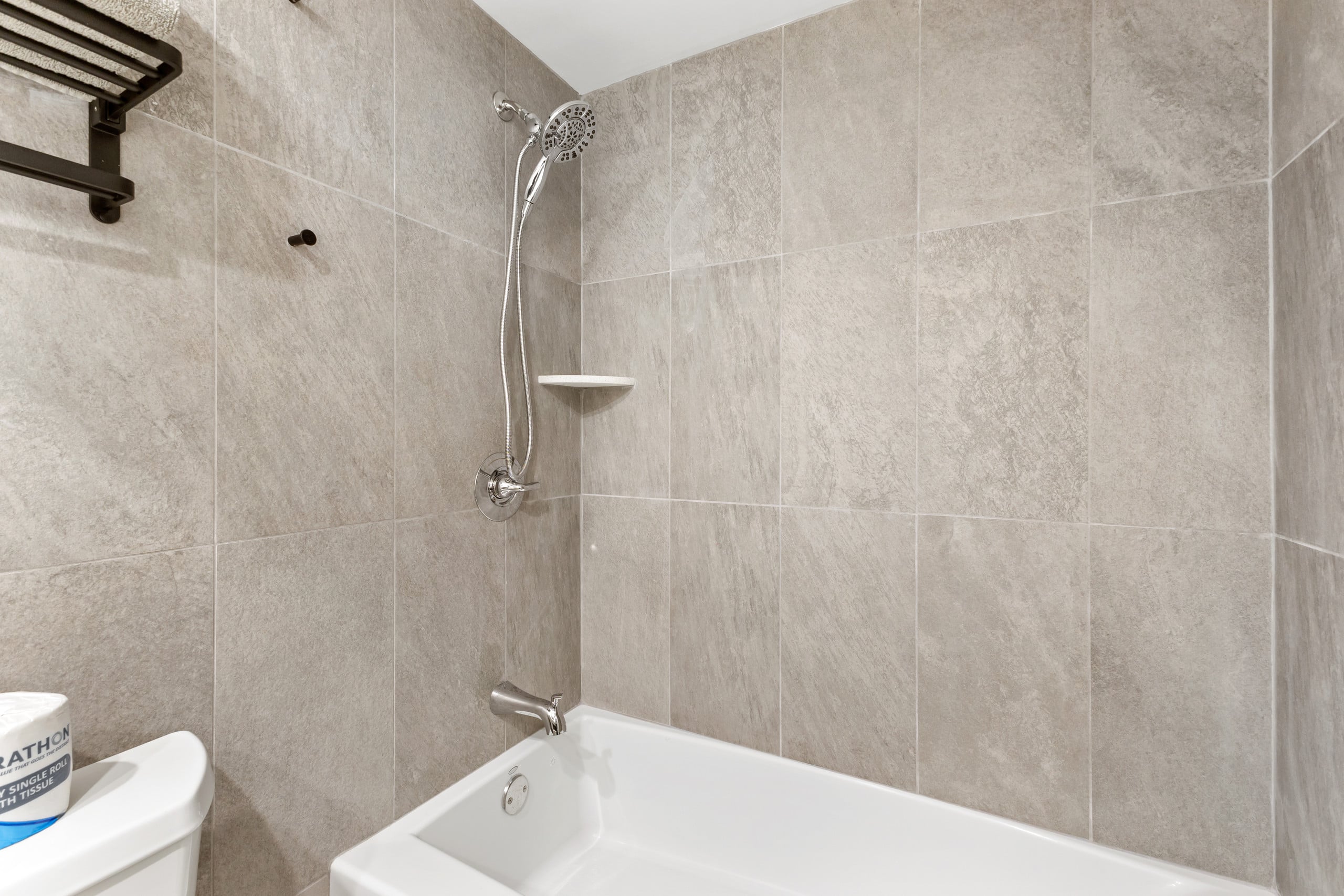 Free Parking & Great Location! Aqua Palms Waikiki - Image 8
