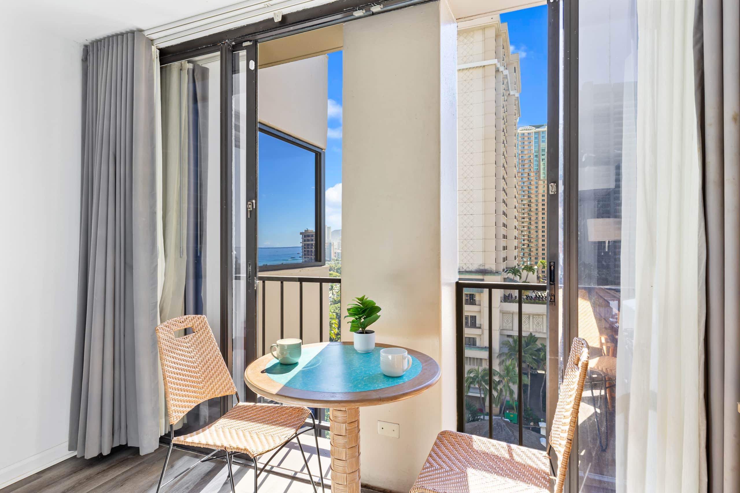 Free Parking & Great Location! Aqua Palms Waikiki - Image 15