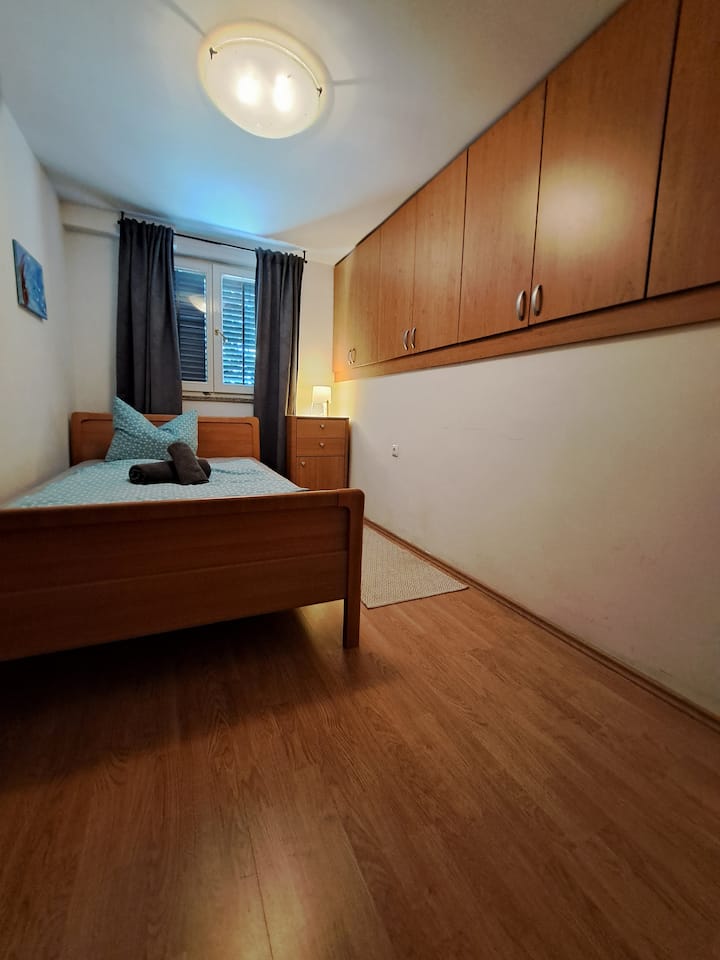 Schlafzimmer 5