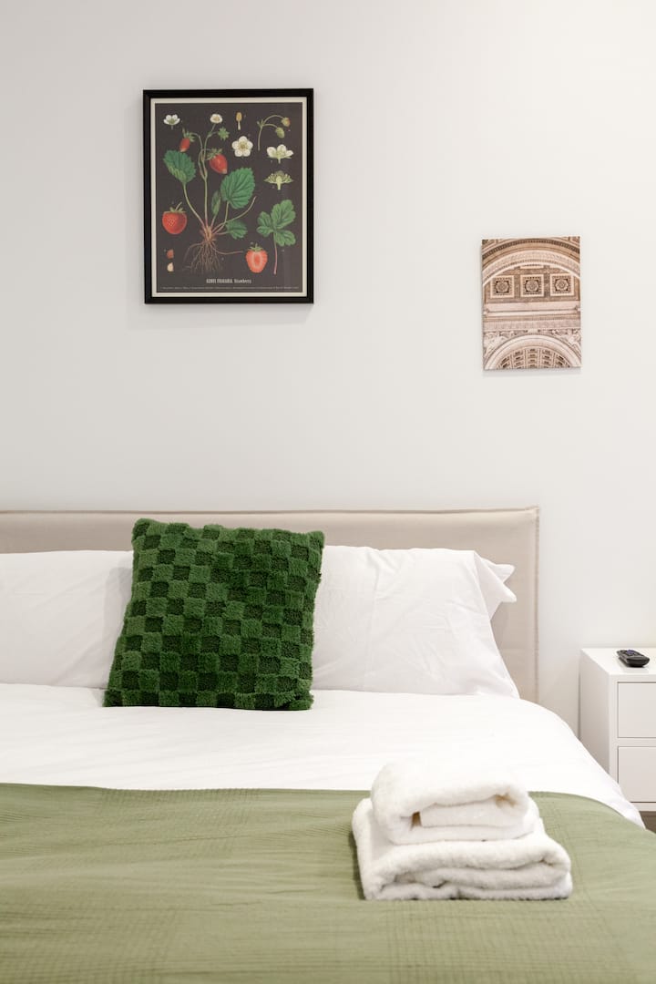 Საძინებელი არის პირადი სივრცე, რომელიც განკუთვნილია ძილისთვის, დასვენებისთვის და პირადი აქტივობებისთვის.