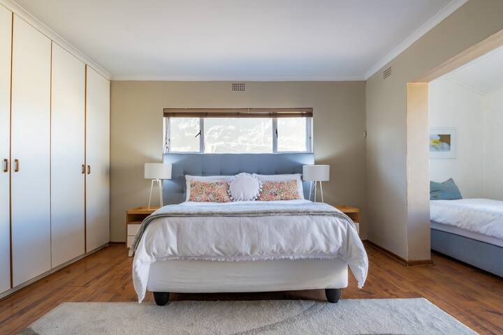 15 Min From The Beach | Prestine Family House gallery image 5