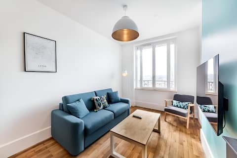 Popular Airbnb listing: Modern - Part-Dieu | Spacious | Office by DFL in Lyon 3e Arrondissement