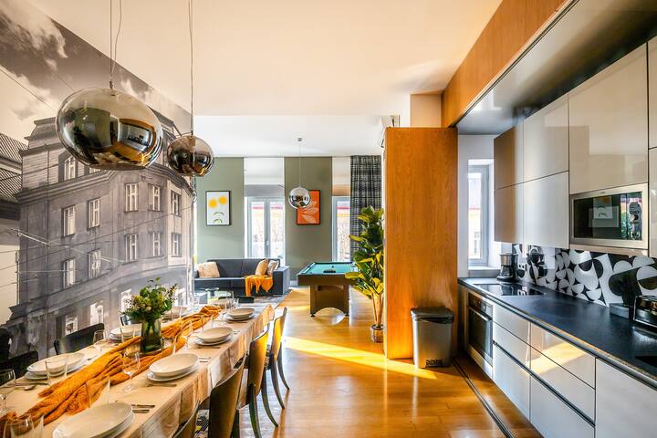 OLD TOWN 4BR James Bond Apartment + Terrace gallery image 4