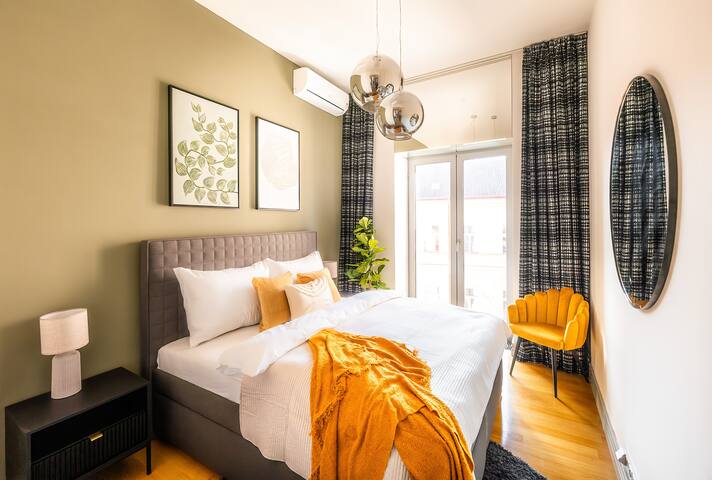 OLD TOWN 4BR James Bond Apartment + Terrace gallery image 3