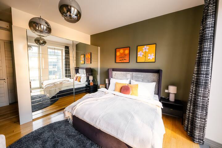 OLD TOWN 4BR James Bond Apartment + Terrace gallery image 5