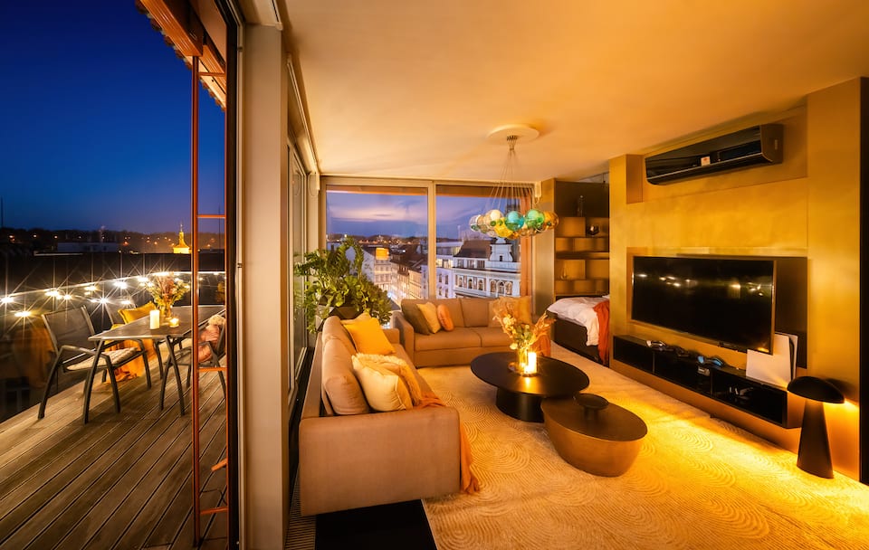 A six-bedroom glass penthouse facing Prague Castle, Prague, Czechia, photo 3 of 10