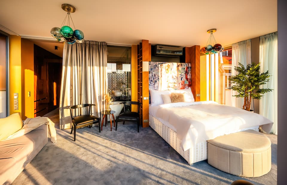 A six-bedroom glass penthouse facing Prague Castle, Prague, Czechia, photo 9 of 10