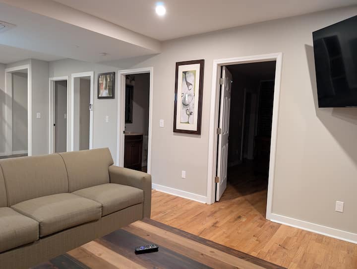 New Modern 2 Br In Excellent Location (201) - 메리빌