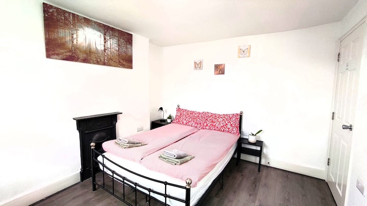 Private Double Room (Camden Town-sv3) - London