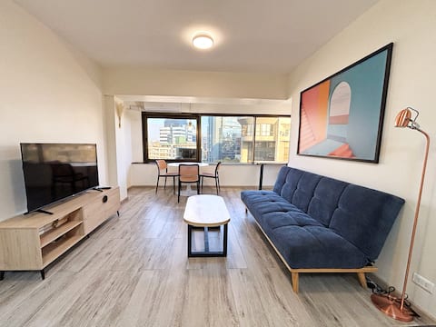 Popular Airbnb listing: Panoramic View + Steps to Metro + Costanera Center in Providencia