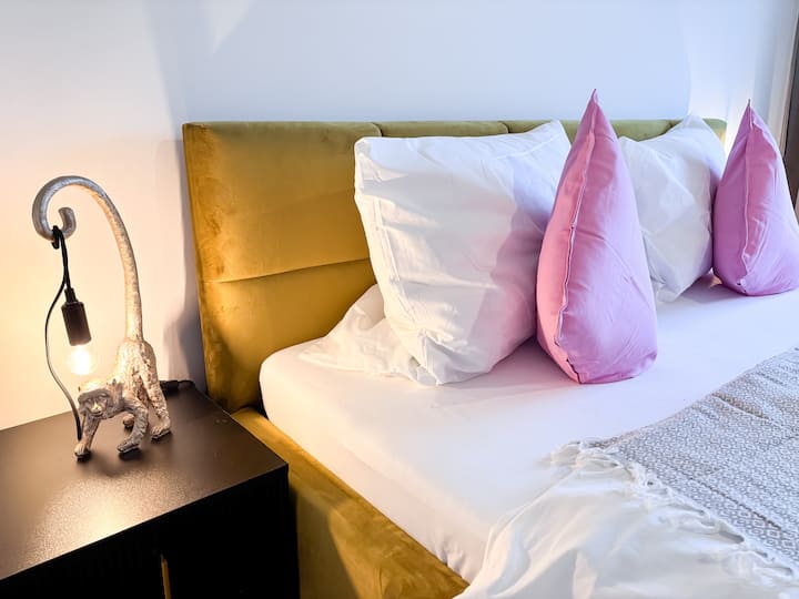 Много удобно легло